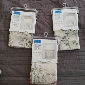 NWT Wildflower Valance and Curtain Set